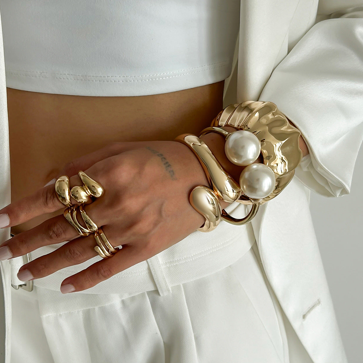 Planderful Vienna Verve Bracelet – Exaggerated Baroque Pearl Design