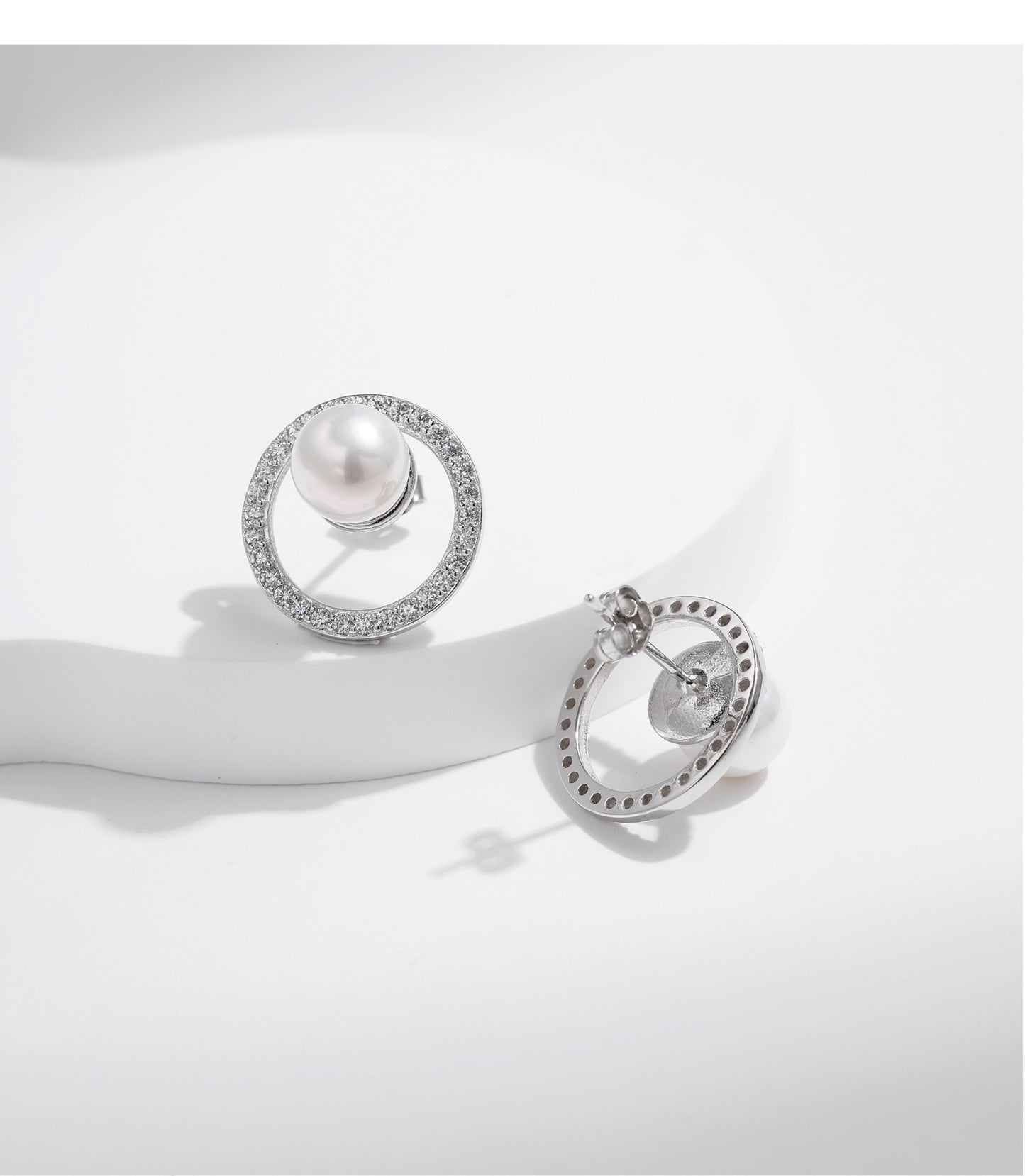 Planderful Everyday Genie Earrings – Elegant Zircon and Pearl Design