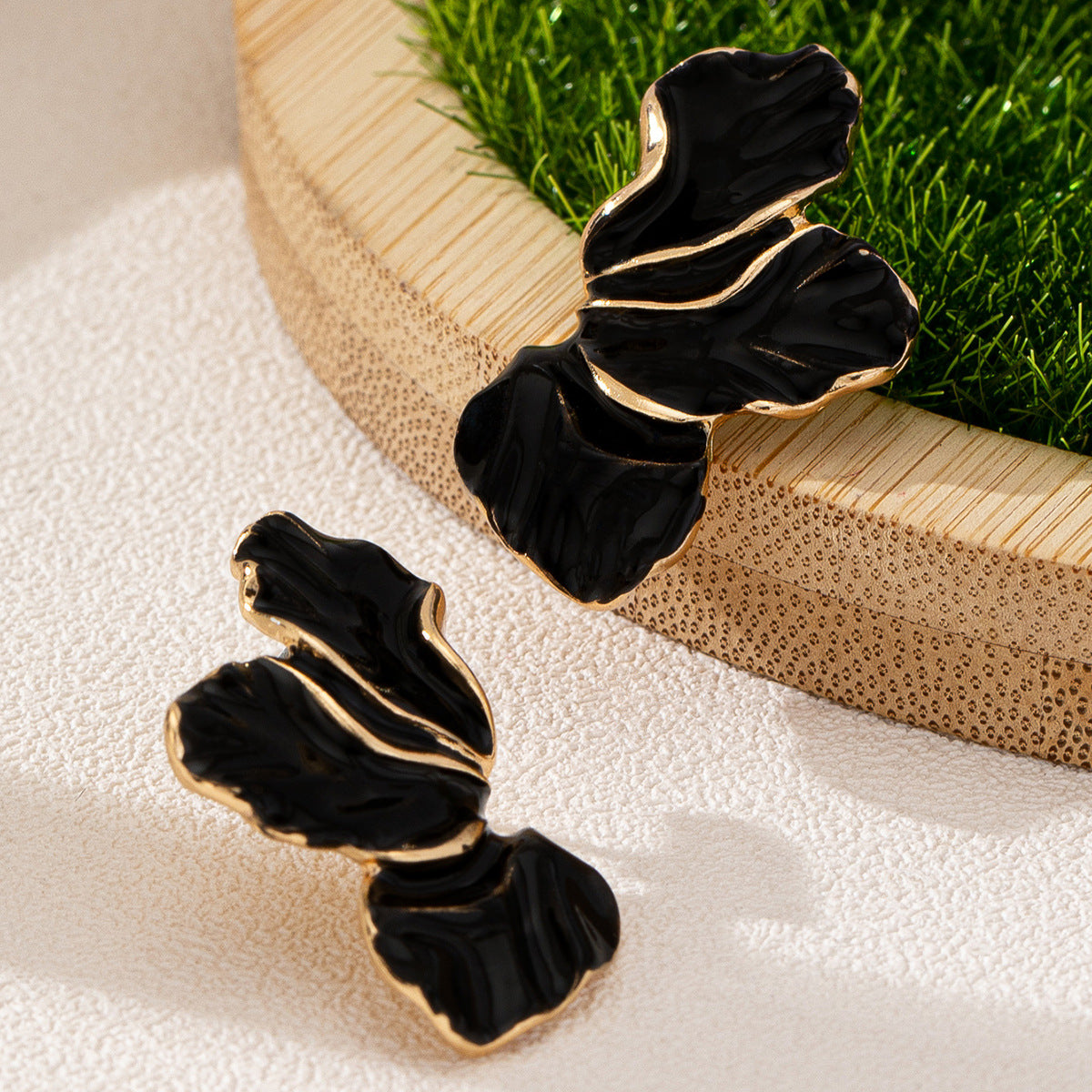 Planderful Vienna Verve Earrings – Fashionable Metal Maple Leaf Design