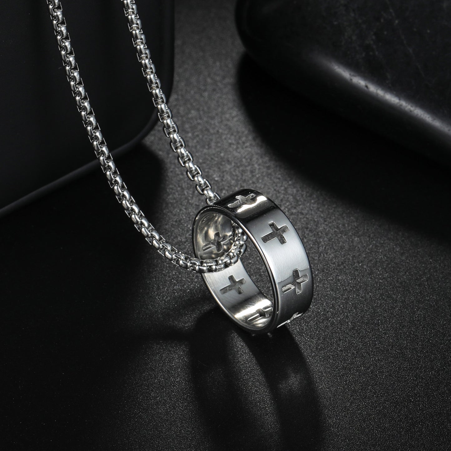 Amazon Europe Exclusive: Stylish Men's Stainless Steel Hollow Cross Pendant Necklace