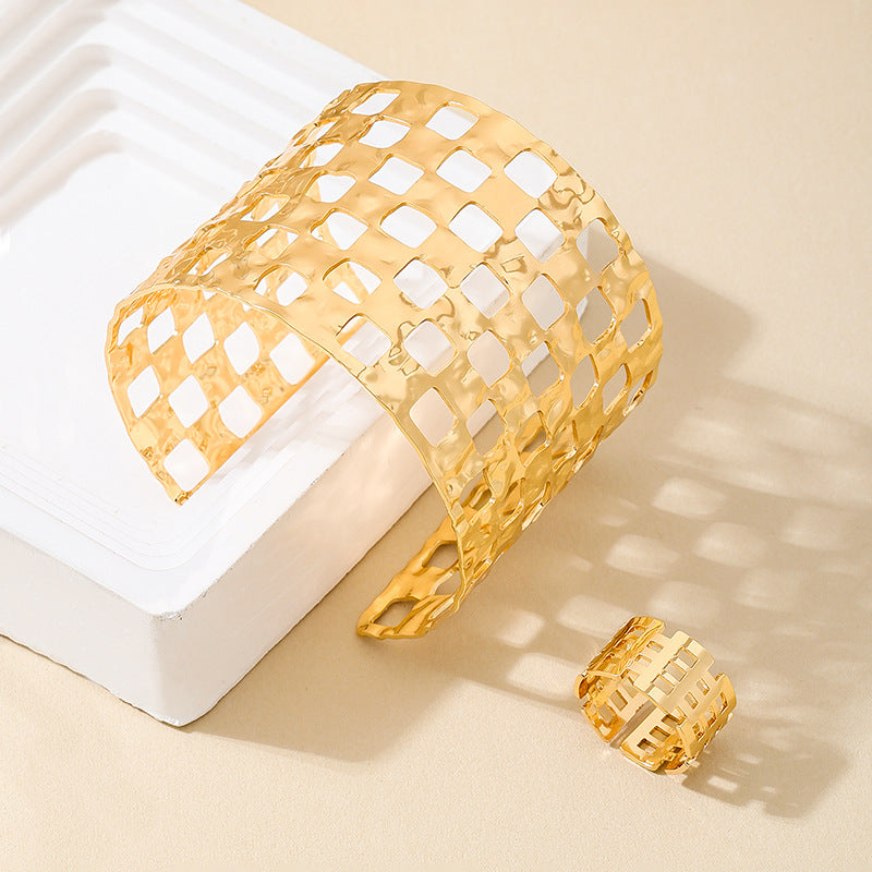 Fashionable Retro Checkerboard Bracelet Ring Set by Planderful