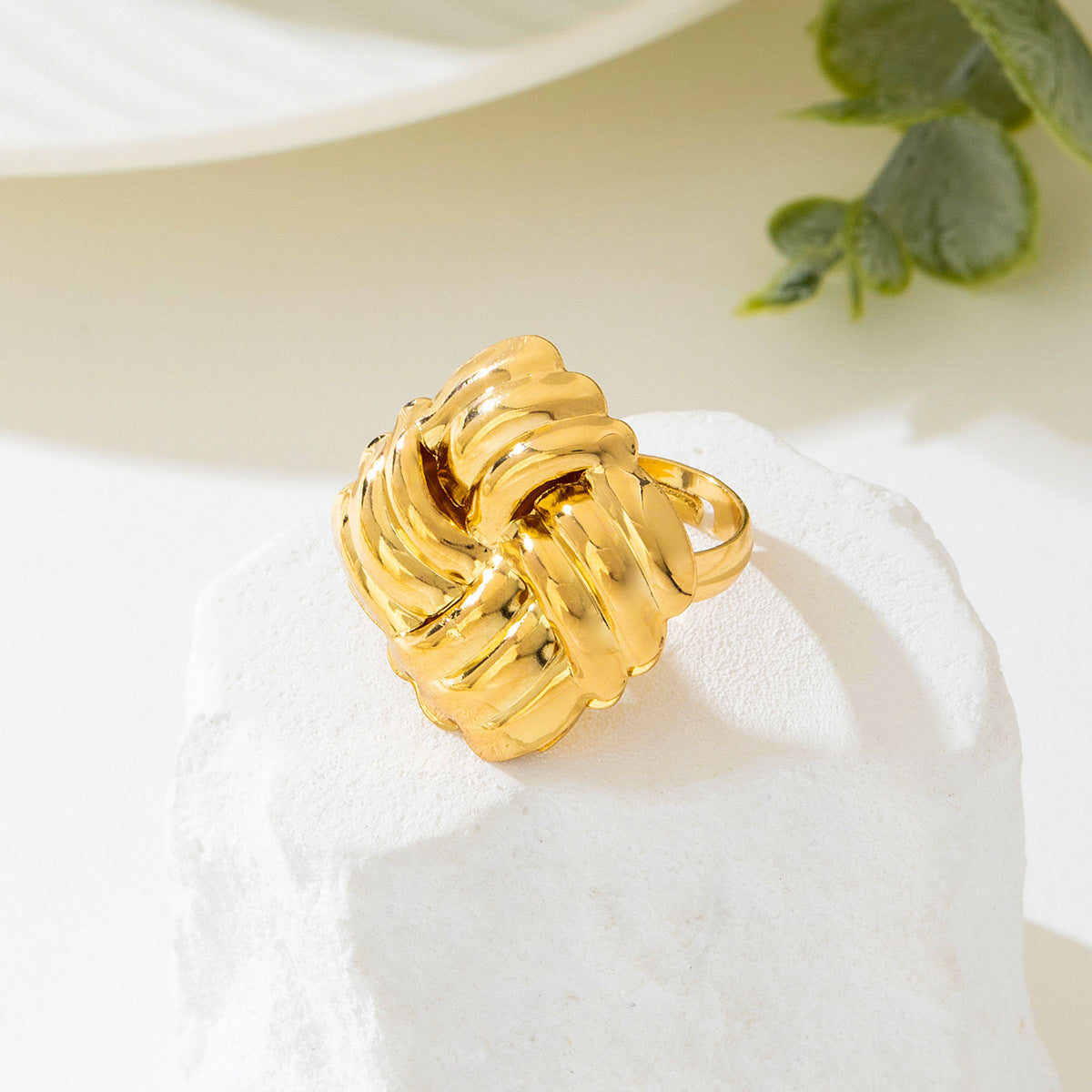 Planderful Vienna Verve Jewelry Set – Retro Metal Texture Design