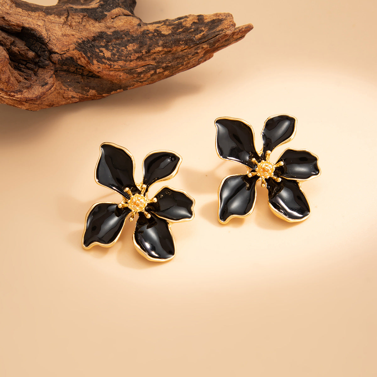 Planderful Vienna Verve 3D Metal Flower Stud Earrings For Women Premium Retro Statement Jewelry