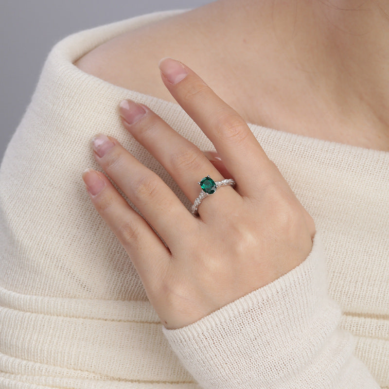 Oval-Shaped 6 * 8mm Lab Grown Emerald Zambia Ring S925