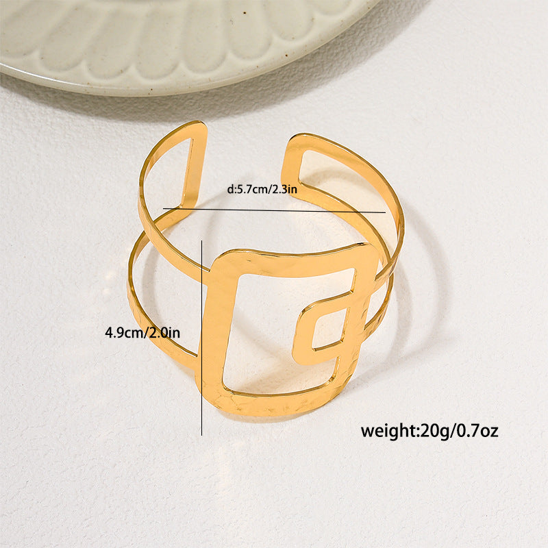 Exaggerated Metal Geometric Bracelet with Personalized Female Fashion Twist