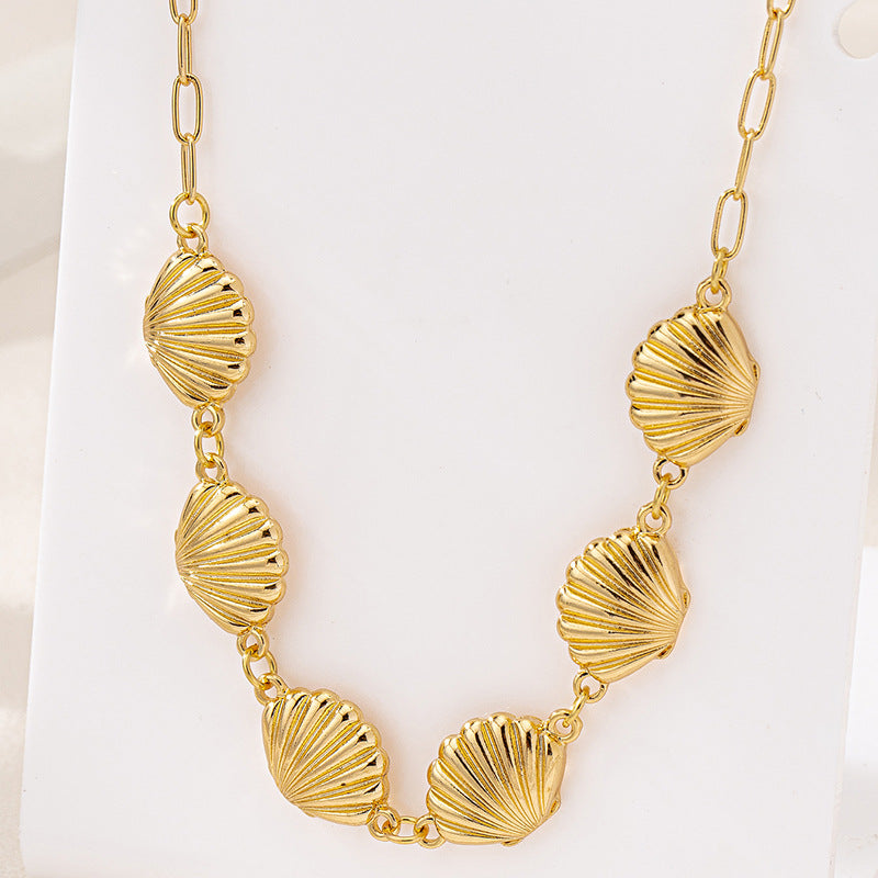 Planderful Vienna Verve Necklace – Fashionable Metal Shell Design