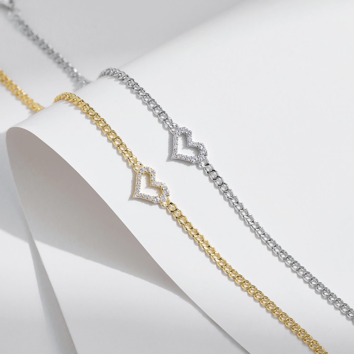 Planderful Moissanite Sparkling Bracelet – Irregular Love Design with VVS1 Clarity