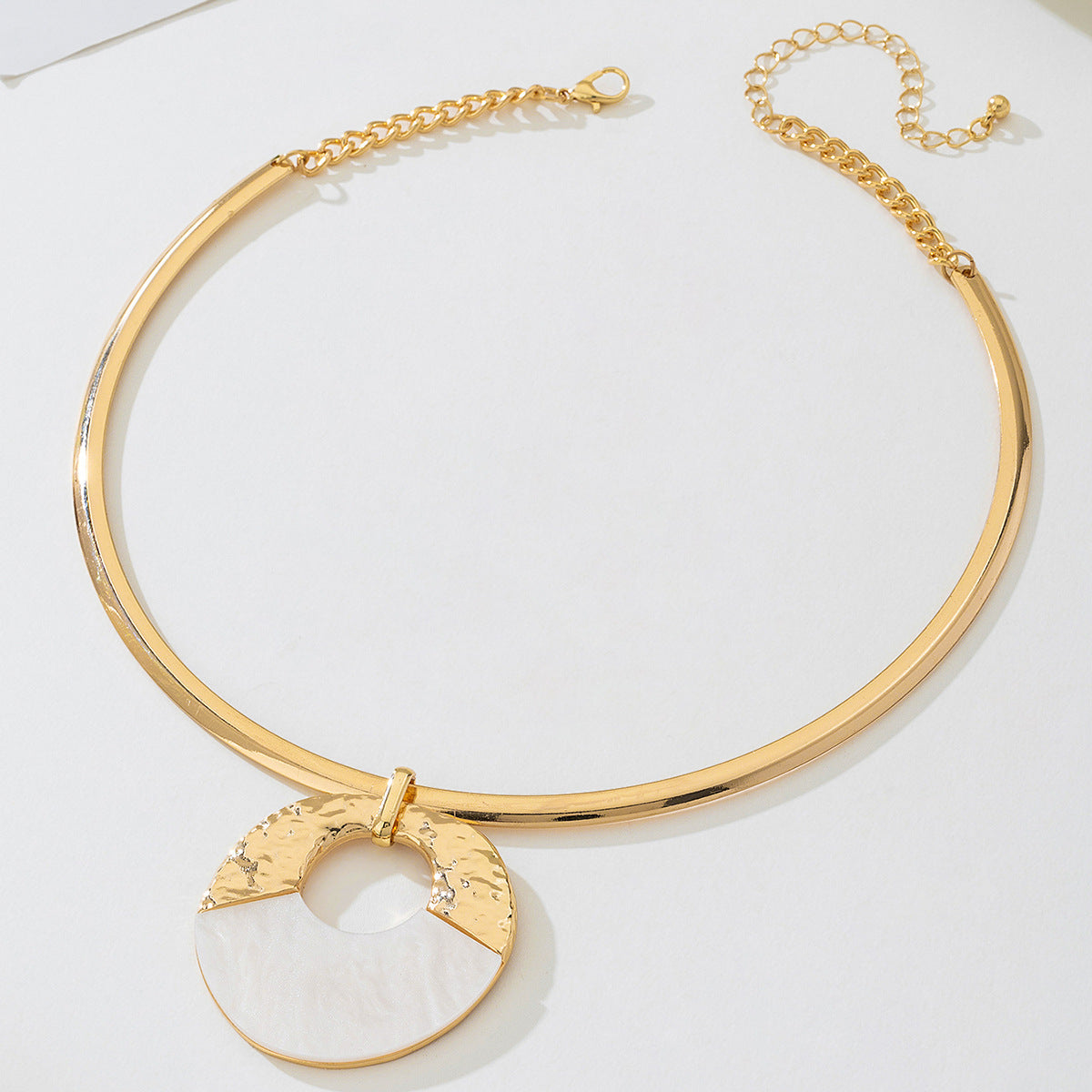 Stylish Fritillary Pendant Necklace Earrings Set for Ladies