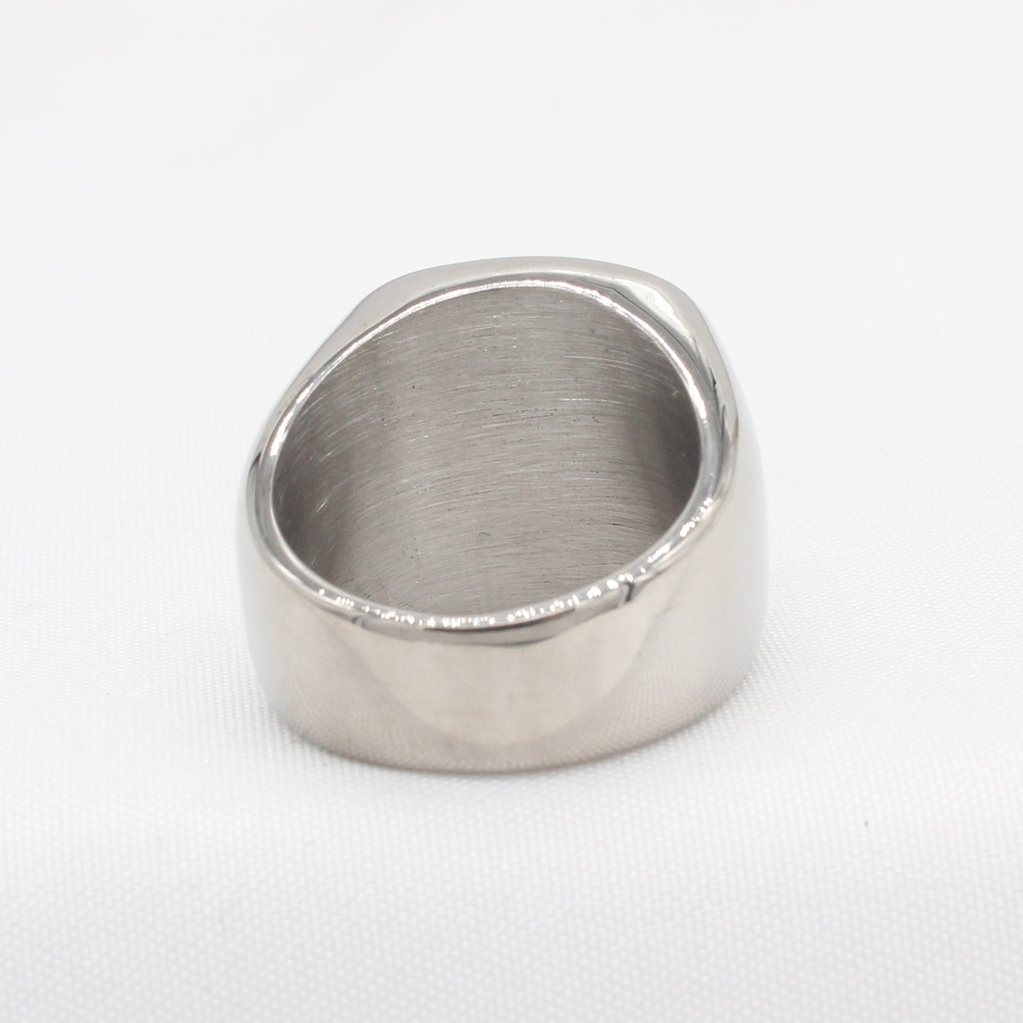 Planderful Everyday Genie – European and American Personalized Retro Gemstone Men's Titanium Steel Ring