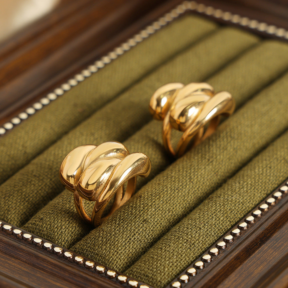 Modern Elegance: Luxury Gold-Plated Titanium Steel Ring - Size 6-8