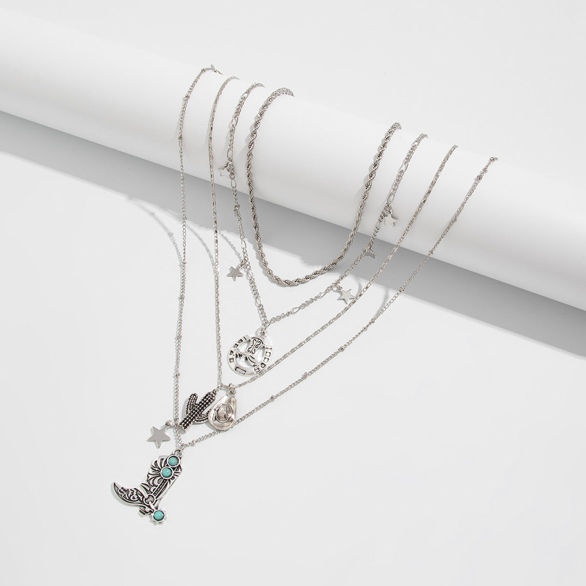 Planderful Vienna Verve Necklace – Retro Star-Shaped Design