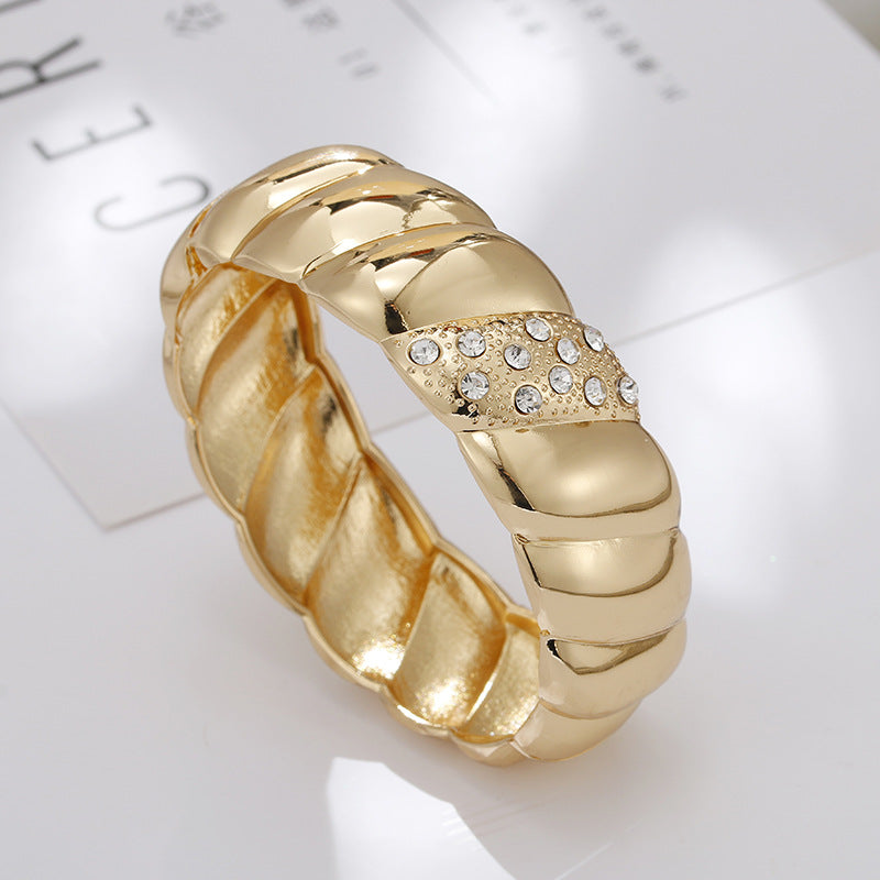 Niche Luxury Exaggerated Steel Bracelet for Women