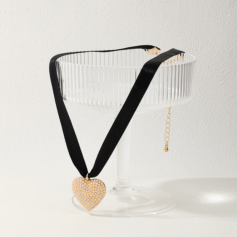 European & American Chic Minimalist Jewelry with Metal Heart Diamond Pendants and Necklaces