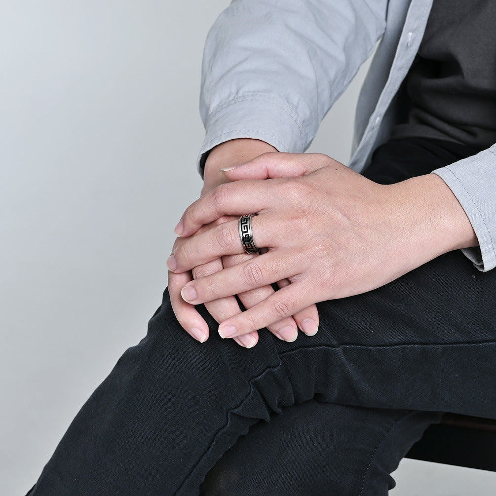 Planderful Rotatable Decompression Ring For Men With Retro Great Wall Pattern In Titanium Steel