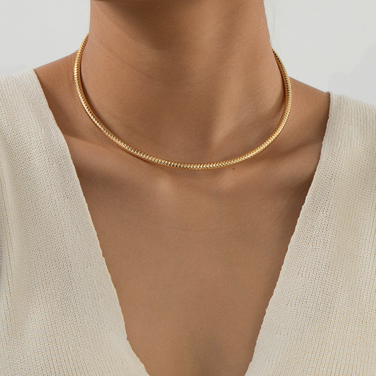 Planderful Vienna Verve Necklace – Fashionable Minimalist Metal Design