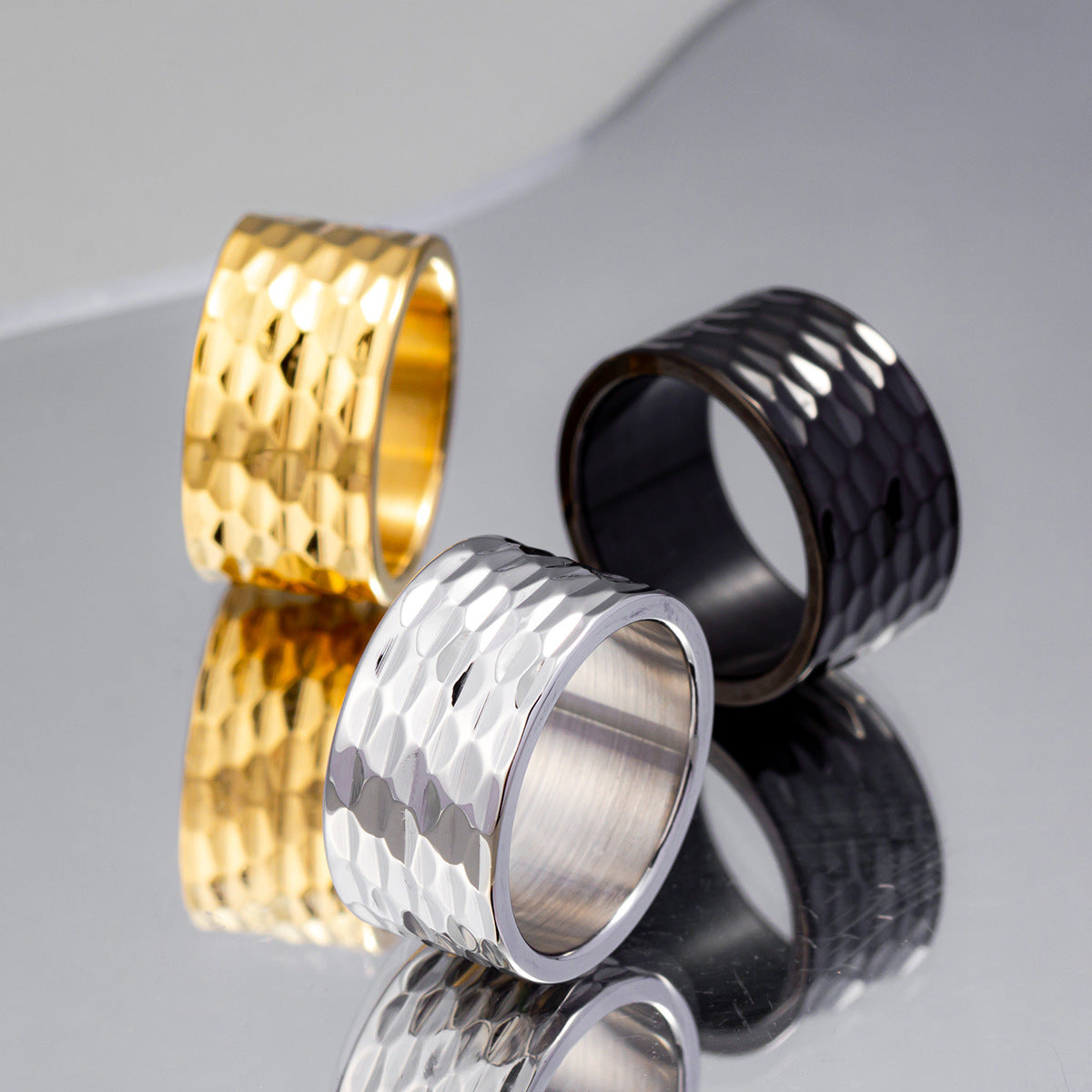 European and American Titanium Steel Beat Pattern Ring for Men