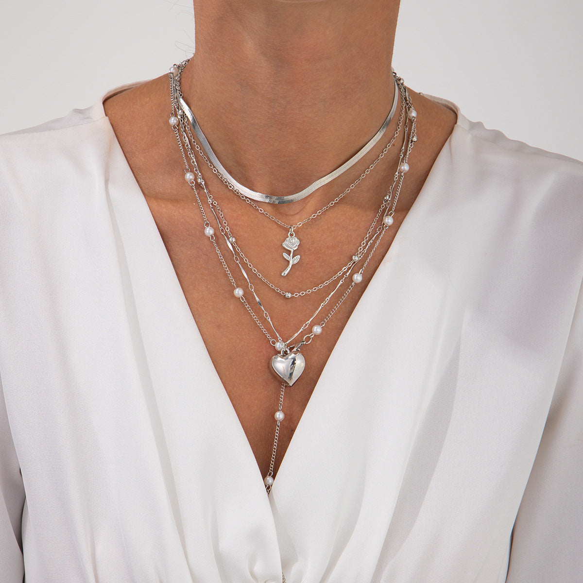 Planderful Vienna Verve Necklace – Elegant Imitation Pearl and Heart-Shaped Design