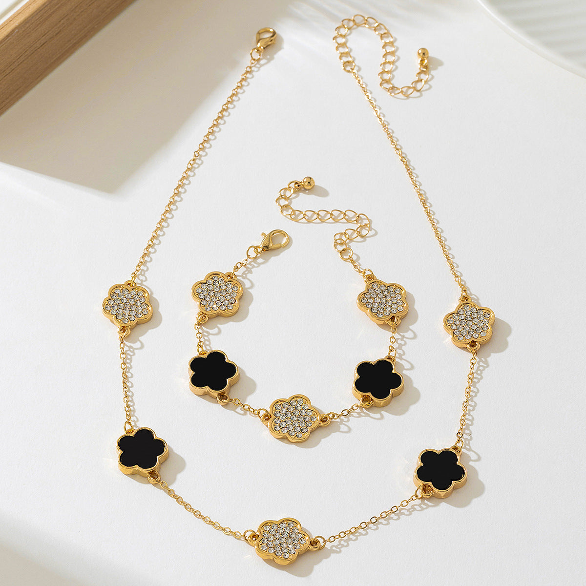 Elegant Clover Jewelry Set for Women by Planderful