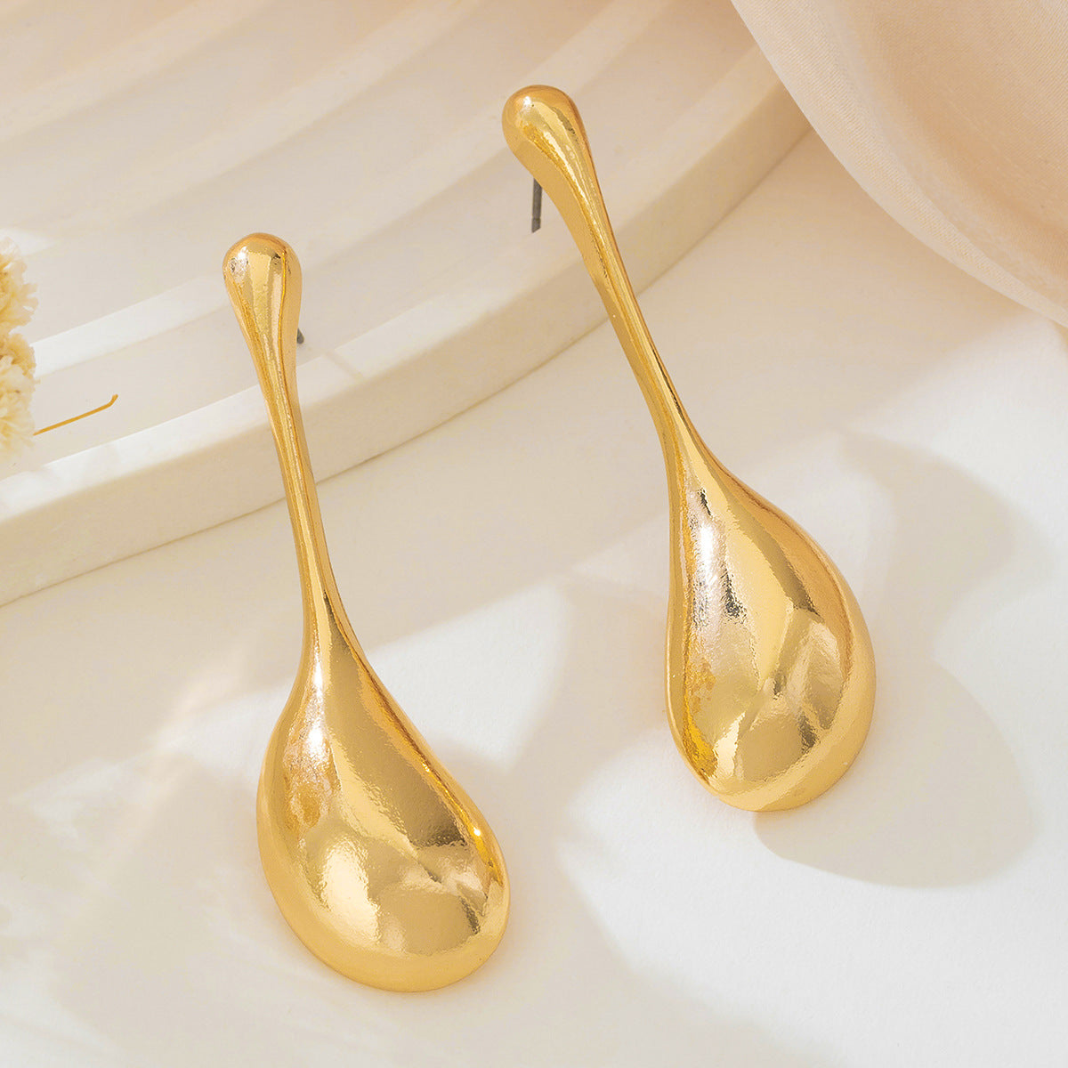 Planderful Vienna Verve Earrings – Elegant Metal Water Drop Design