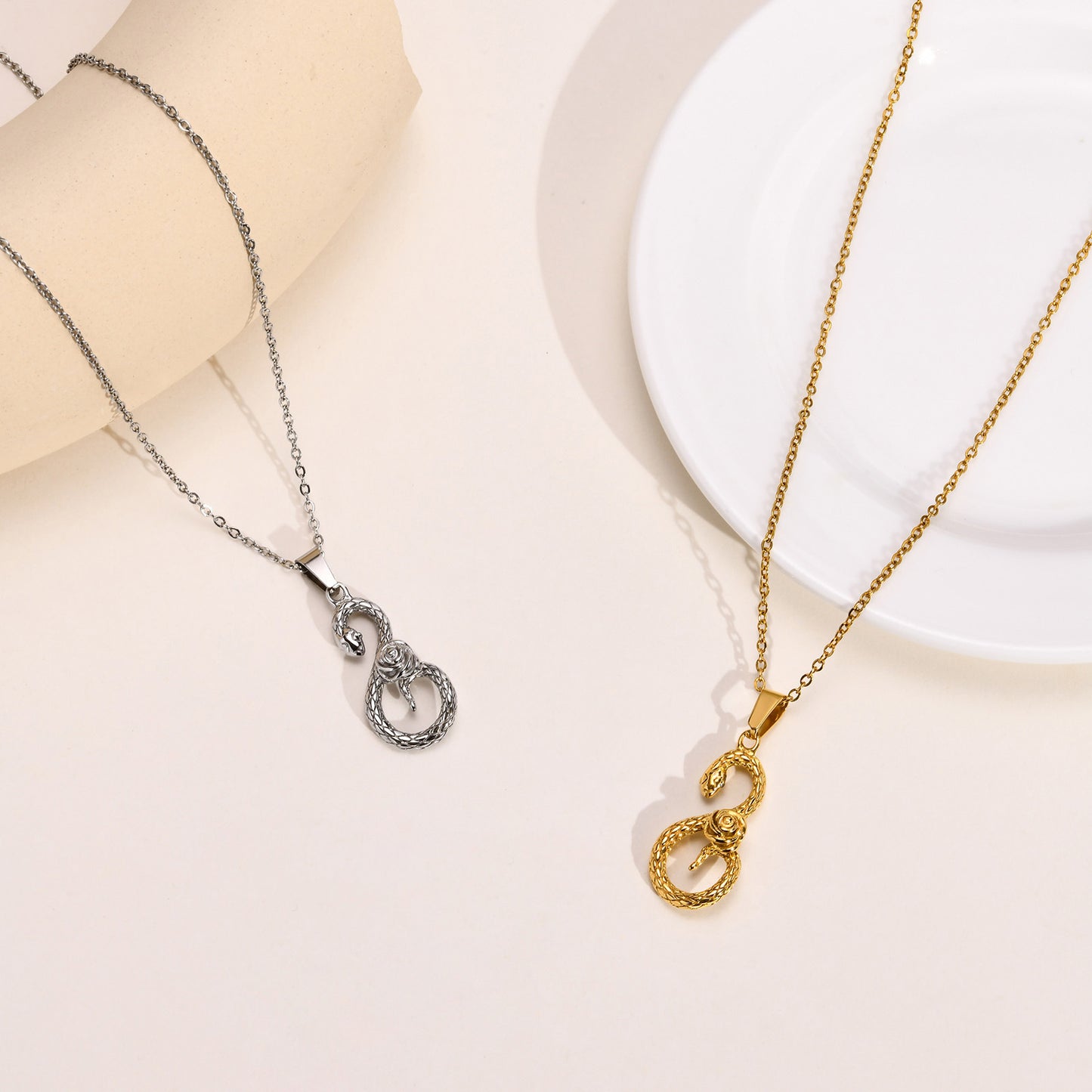Wholesale of European and American Jewelry Rose Snake Pendant Necklace