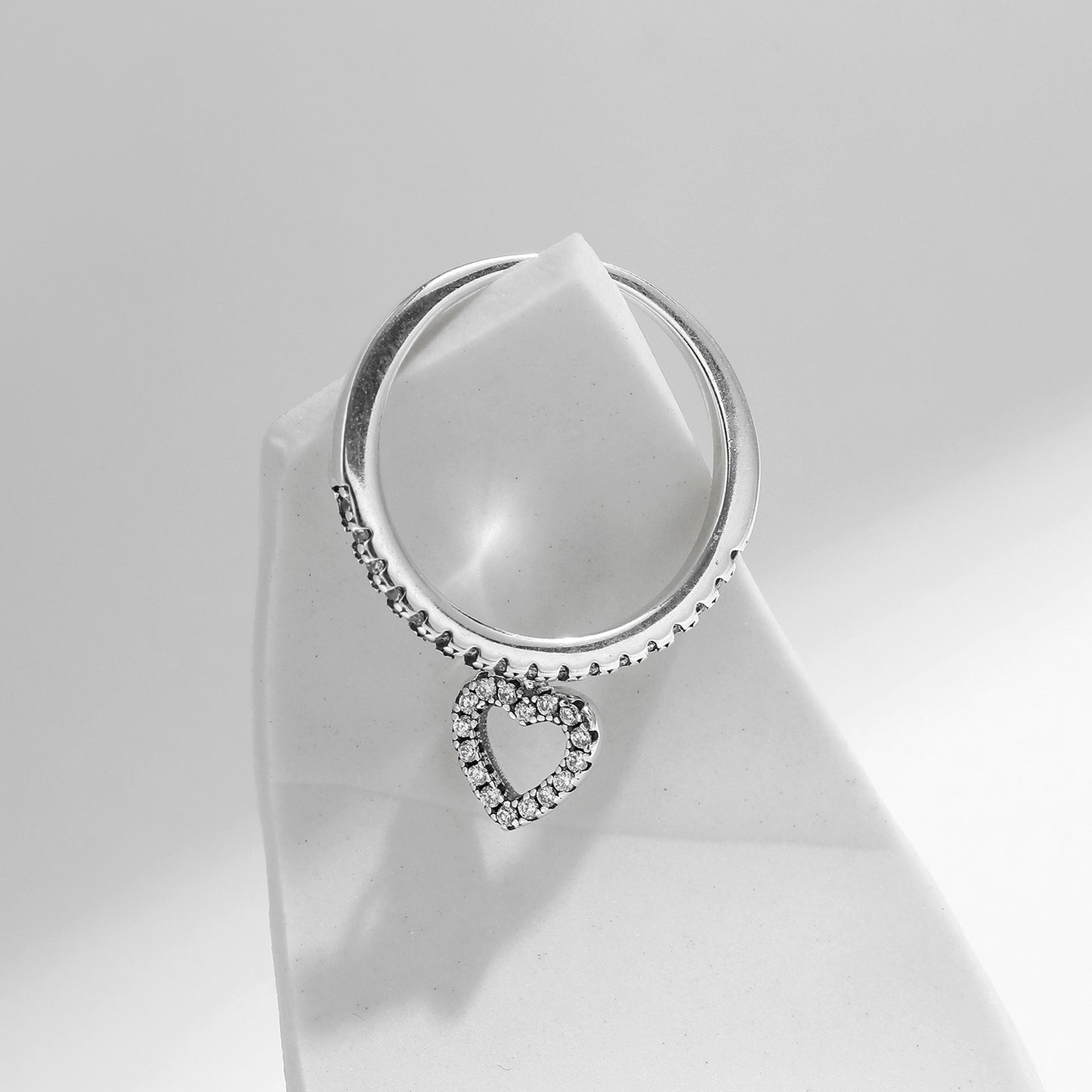 Planderful Everyday Genie Smart Love Pendant Ring – Trendy Shiny Zircon Design