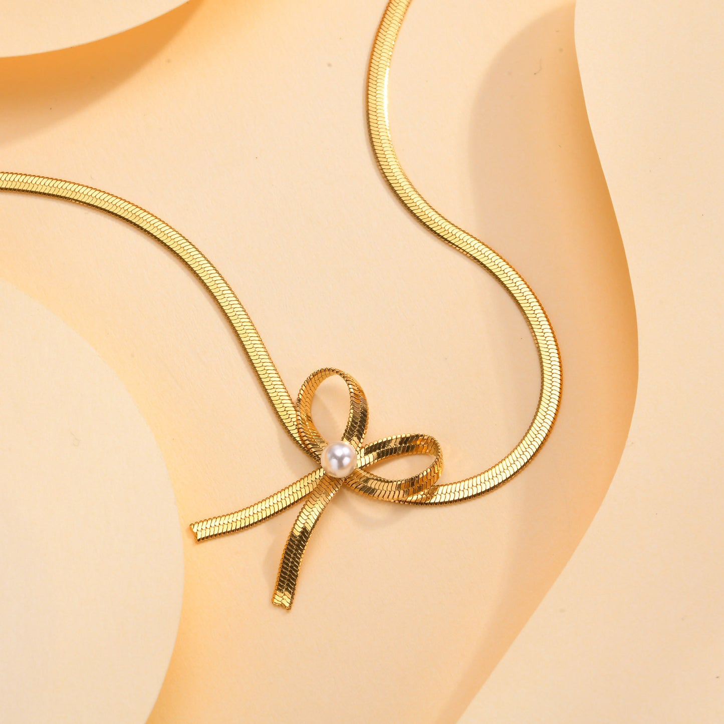 Stainless Steel Flat Snake Chain Imitation Pearl Bow Necklace