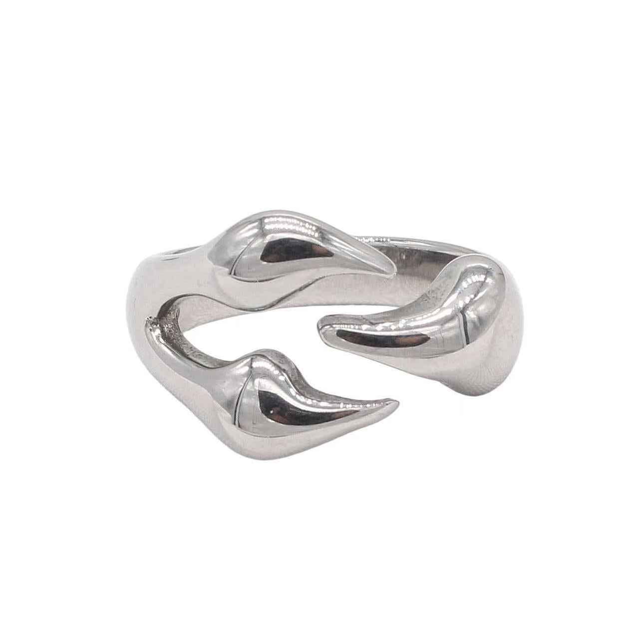 Planderful Jewelry Mens Titanium Ring With Vintage European Paw Motif Exuding Classic Masculine Style