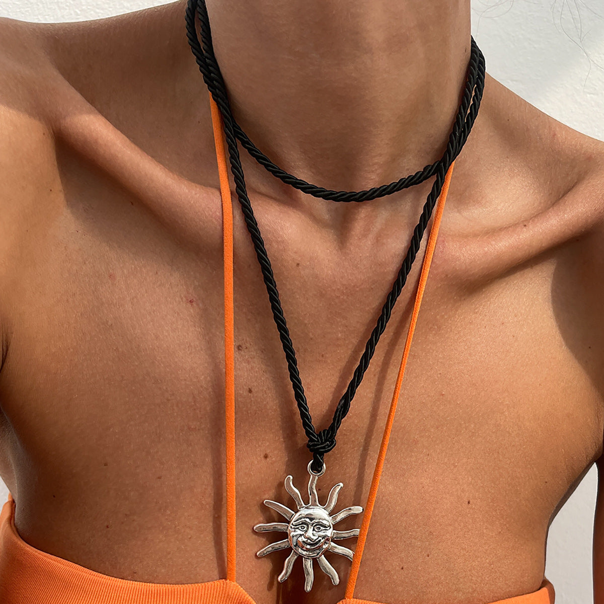 Planderful Vienna Verve Necklace – Chic Smiley Face Sunflower Design