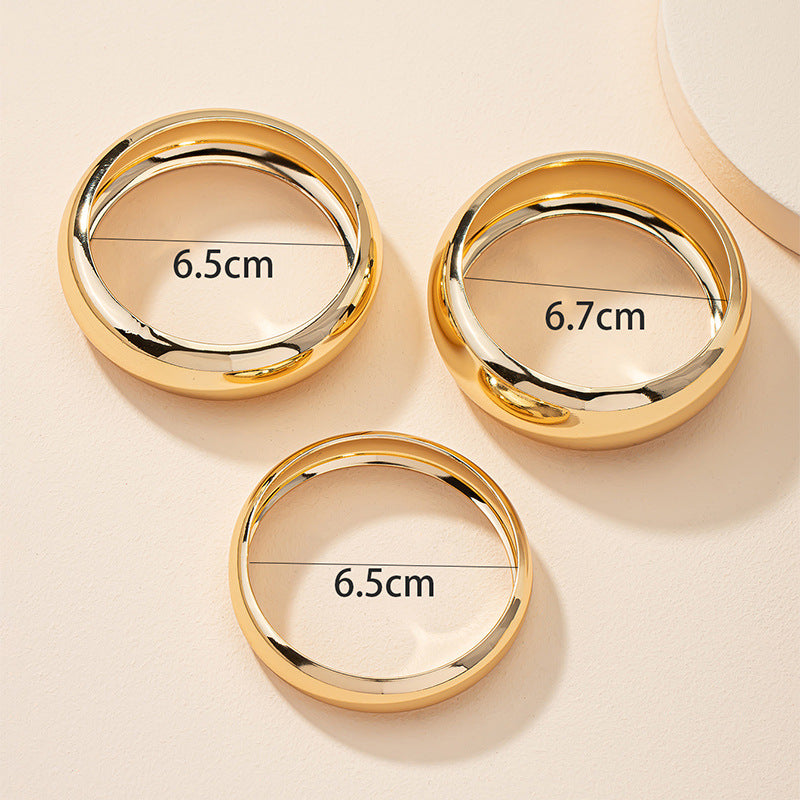 Shiny Circle Charm Bracelet Set with Elegant Design