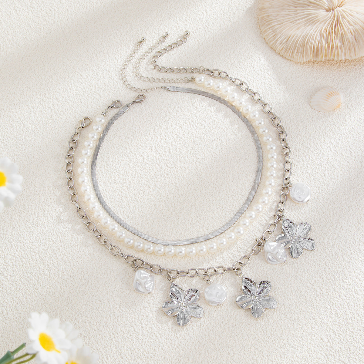 Planderful Vienna Verve Necklace – Elegant Imitation Pearl Design