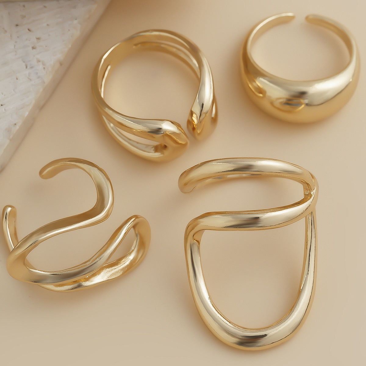 Planderful Vienna Verve Ring Set – Unique Hollow Liquid Design