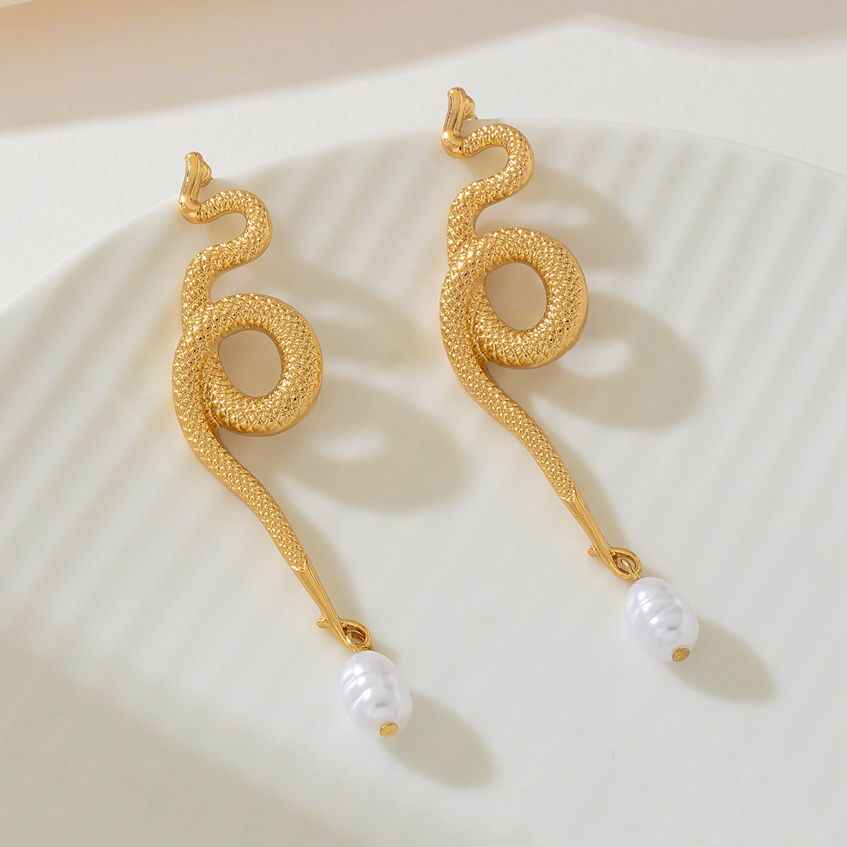Planderful Vienna Verve Earrings – Elegant Retro-Inspired Design