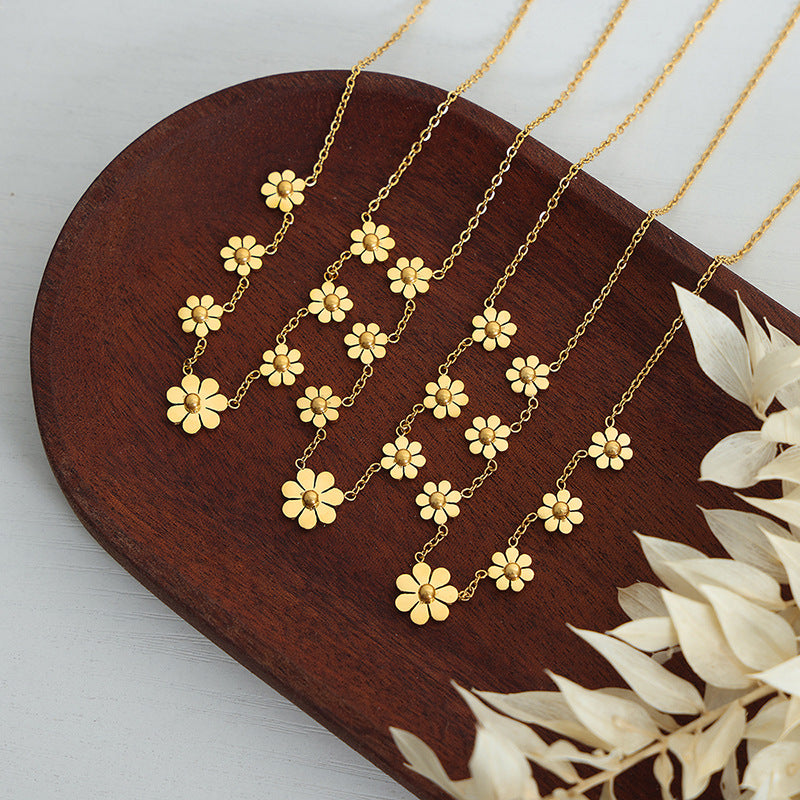 Luxurious Gold-Plated Chrysanthemum Collar Necklace for Stylish Women