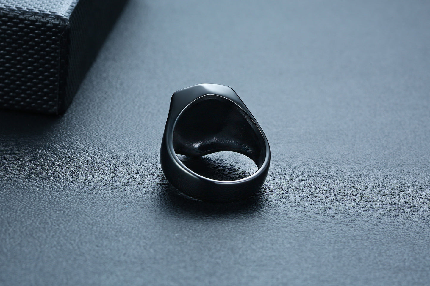 New Arrivals Trendy Men's Pentagonal Shield Ring Black Glossy