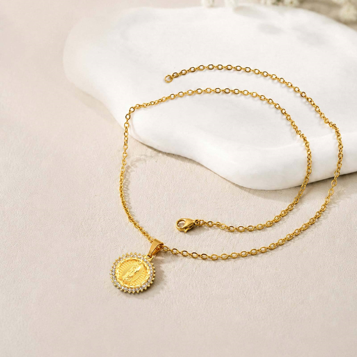 Round Plate Necklace – Stainless Steel Rhinestone Pendant – Style
