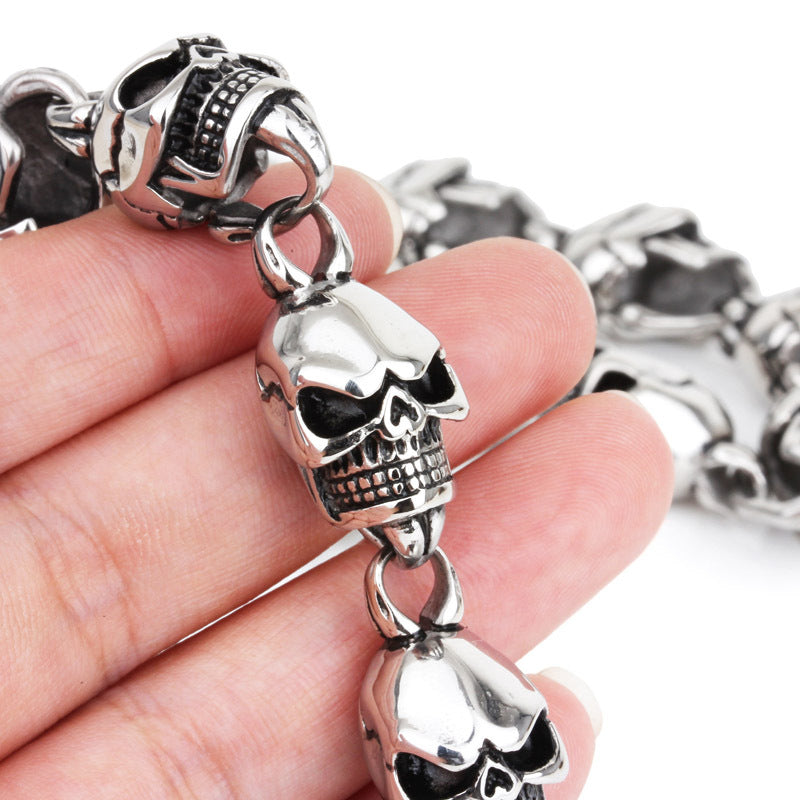 Bold Skull Punk Necklace for Men - European and American Fashion Statement