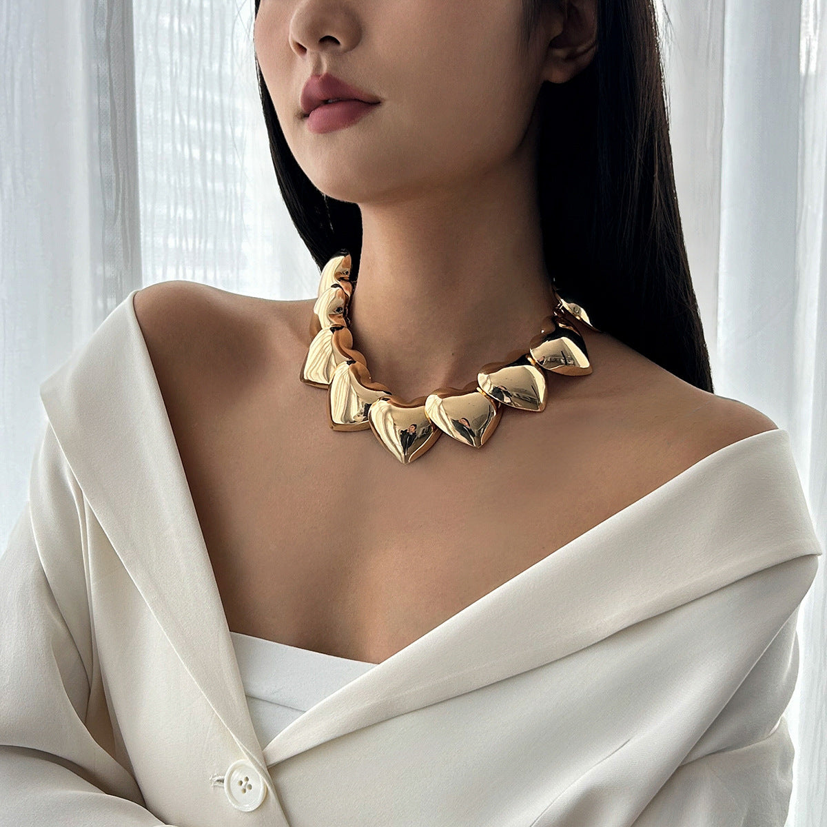 Planderful Vienna Verve Necklace – Elegant Love-Shaped Choker for Women