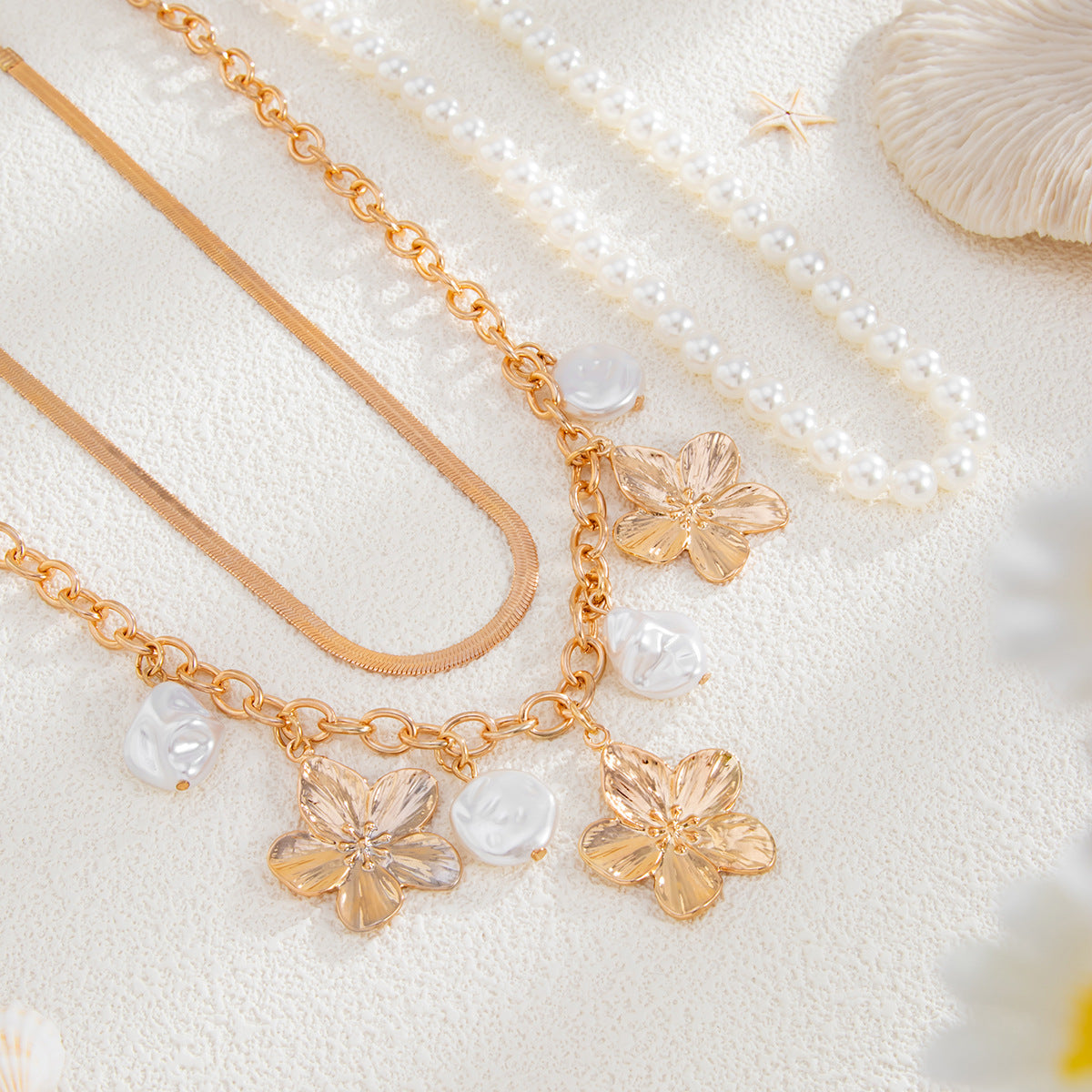 Planderful Vienna Verve Necklace – Elegant Imitation Pearl Design