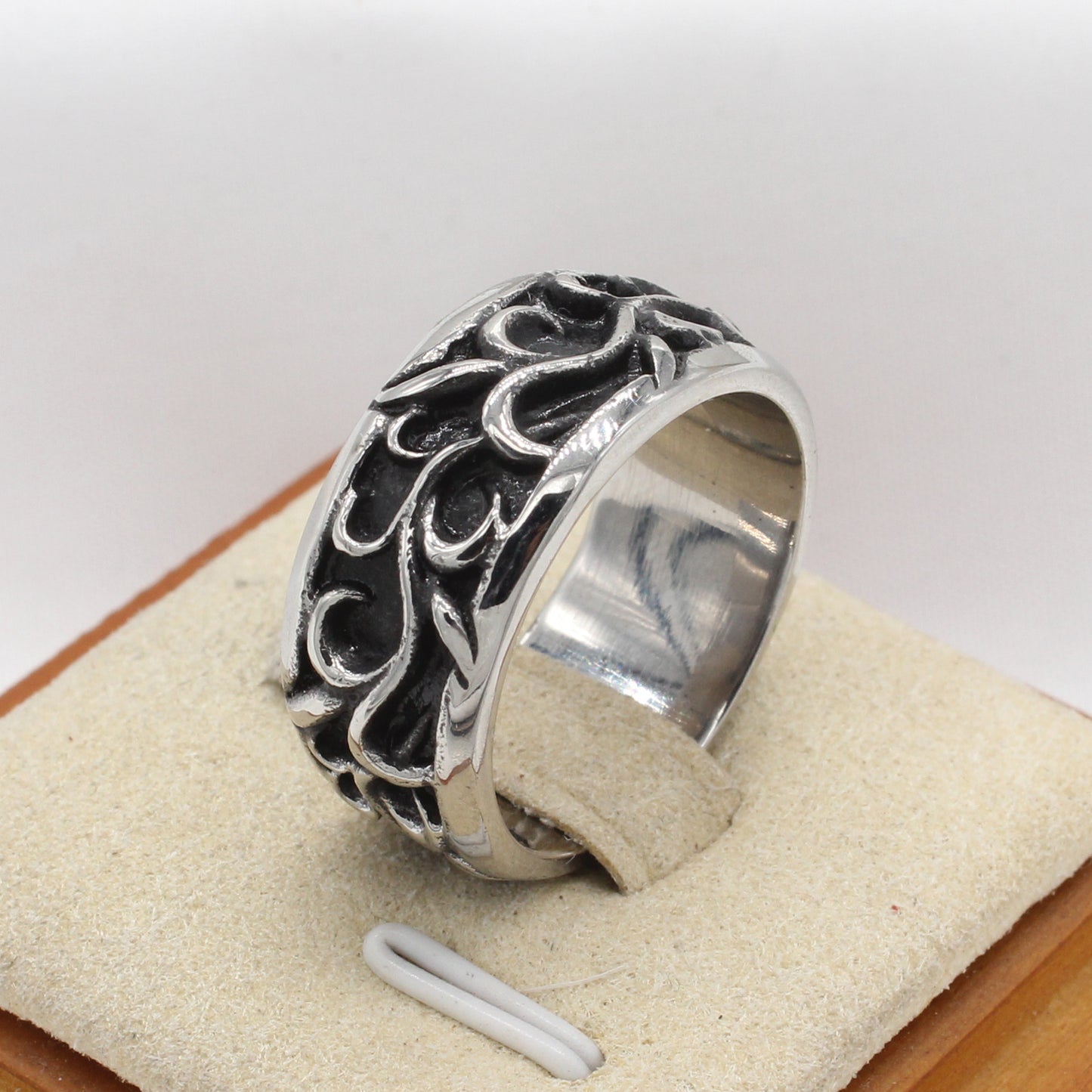 Planderful Everyday Genie Men’s Titanium Steel Ring – European and American Personalized Retro Dragon Pattern