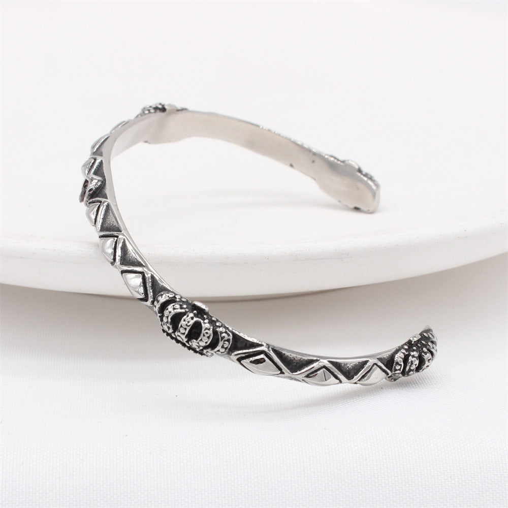 Planderful Everyday Genie – European and American Retro Crown Titanium Steel Bracelet