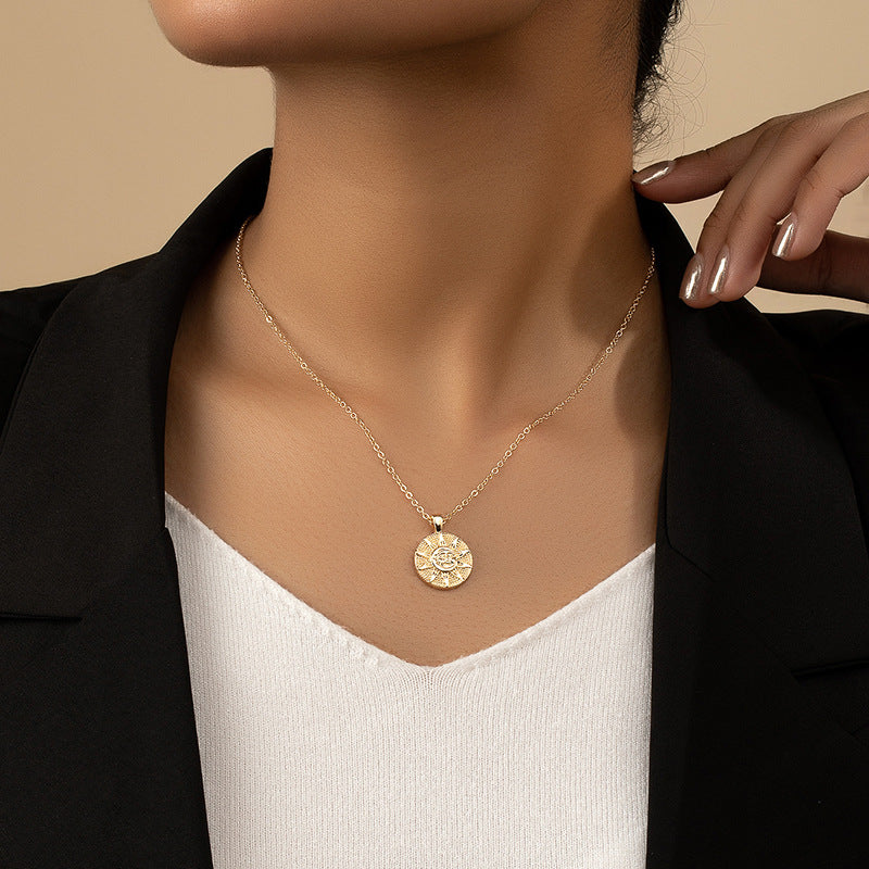 Europe & America's Bestselling Sun Metal Pendant Necklaces: Unique Style, High-End Collarbone Chain for Wholesale