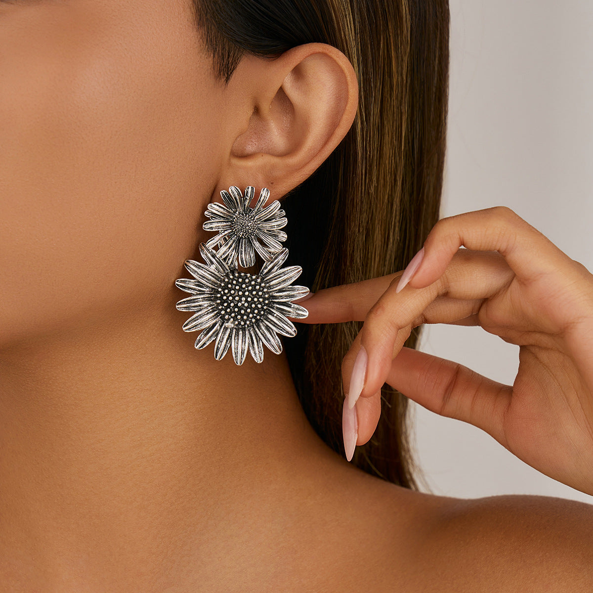 Planderful Vienna Verve Three Dimensional Sunflower Pendant Stud Earrings For Women Statement Retro Liquid Style