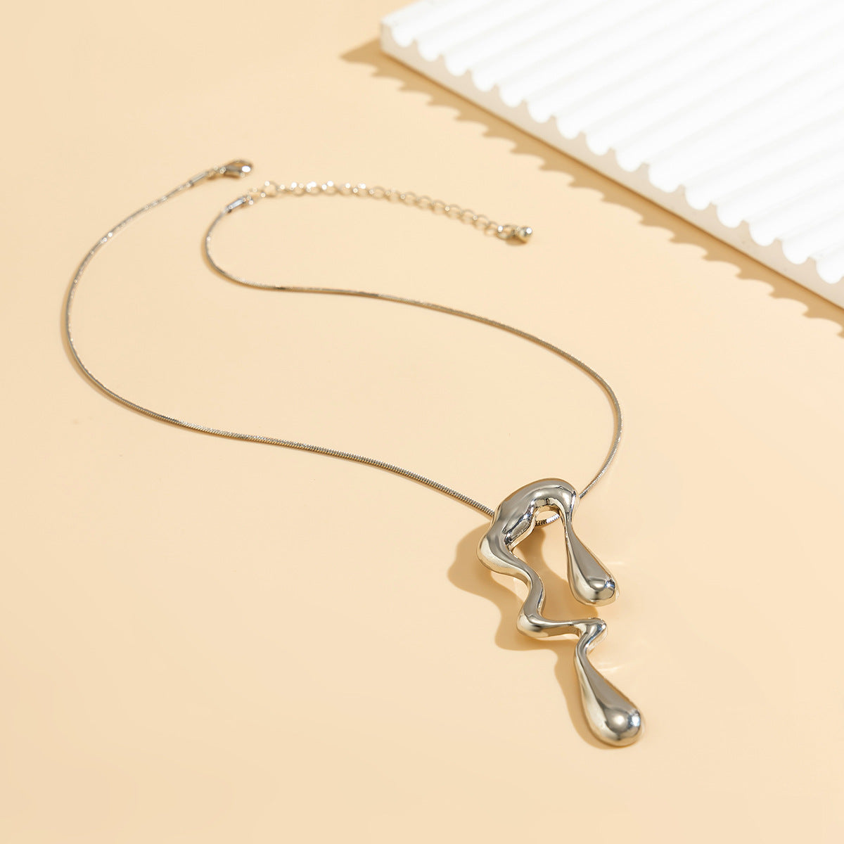 Unconventional Lava Necklace with a Touch of European and American Jewelry Influence