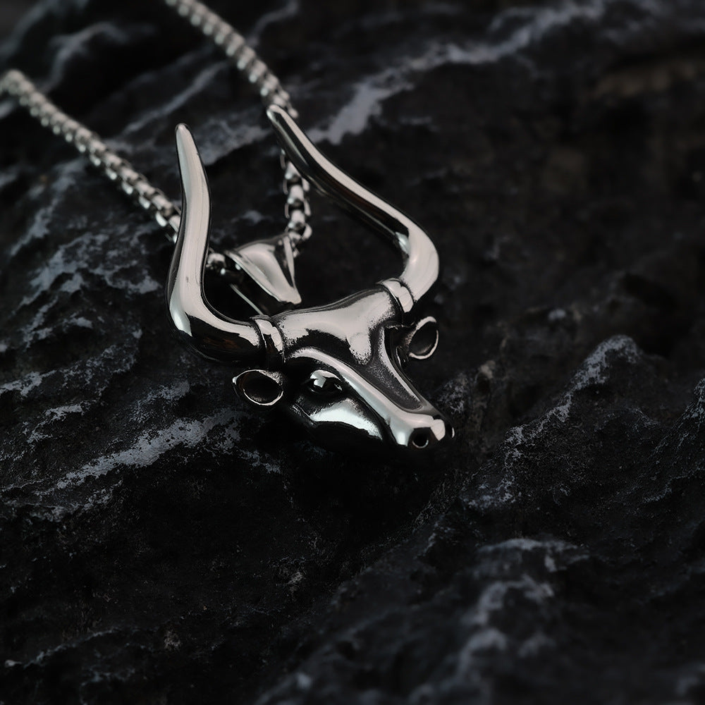 Retro Stainless Steel Men's Pendant Glossy Bullhead Necklace