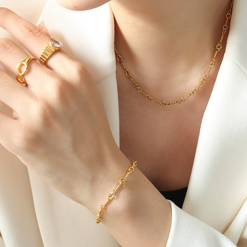 Planderful Jewelry Interlocking Bracelet Gold Plated Titanium Steel Luxury Design For Everyday Glamour