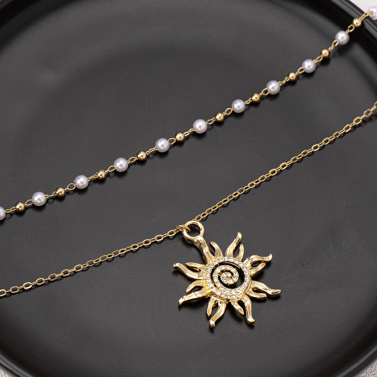 Planderful Vienna Verve Necklace Set – Fashionable Sunflower Design with Elegant Pearls