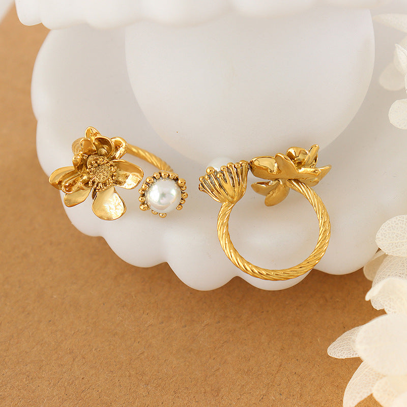 Elegant Brass Floral Ring with Rubber Bead Detail - Women's Unique Design