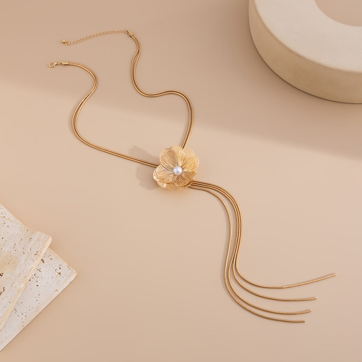 Planderful Vienna Verve Necklace – Elegant Hollow Flower Design