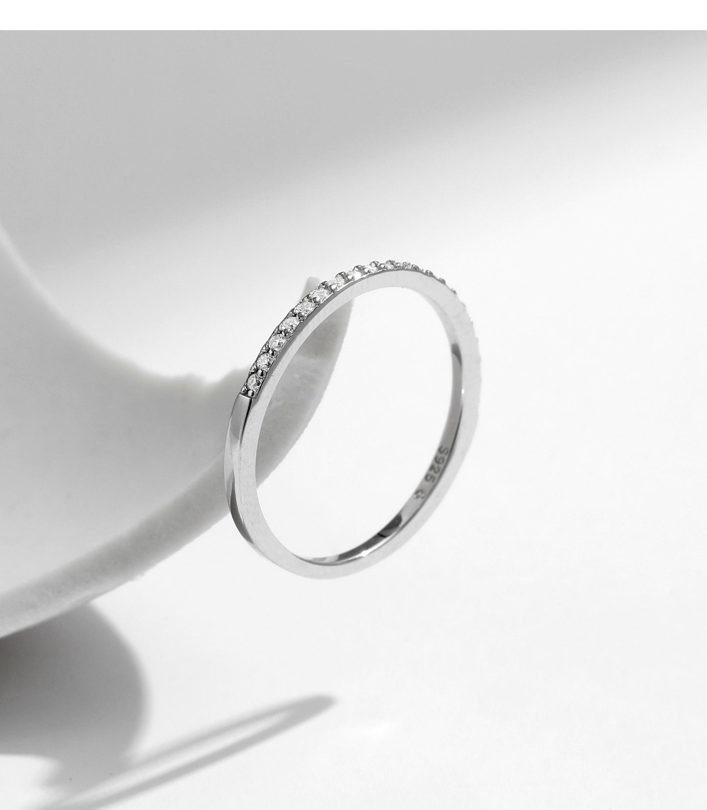 Planderful Moissanite Sparkling Ring – Dazzling VVS1 Clarity Design