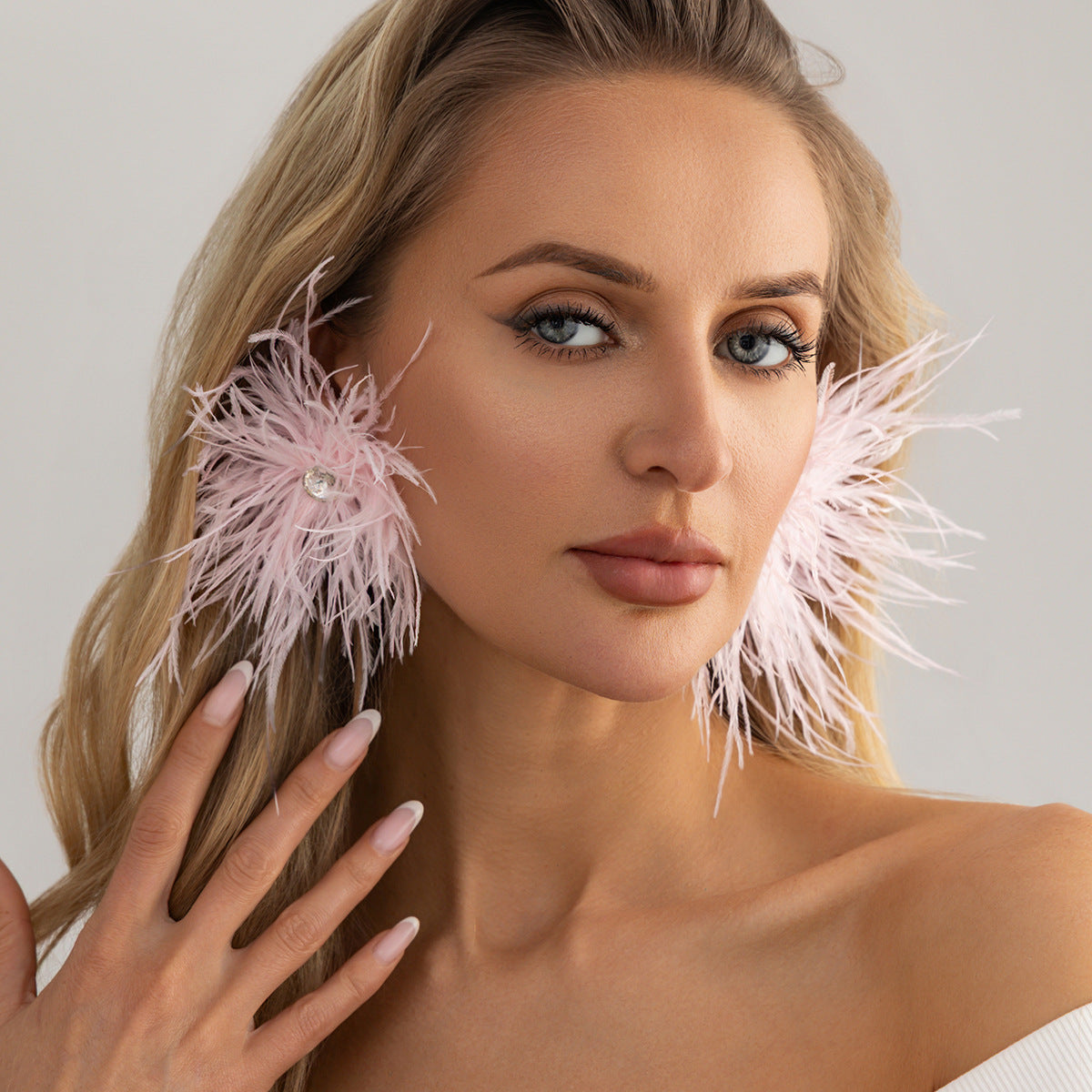 Planderful Vienna Verve Feather Flower Stud Earrings With Fluffy Zircon Accents For Trendsetting Fashion Lovers